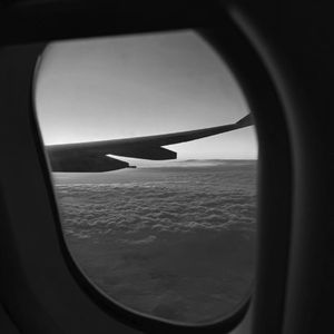 男生把小困困放入女生困困里
